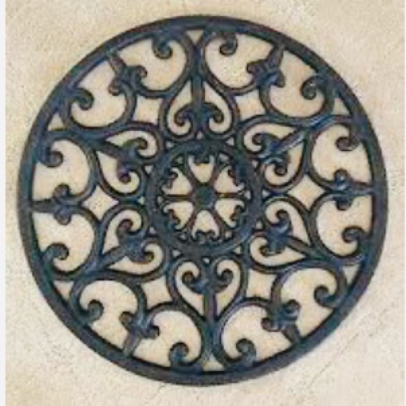 SLAH Cast Iron Garden Paver 15” Diameter EUC - Picture 3 of 5